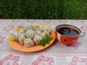 Полезные конфеты с мюслями и курагой - рецепт